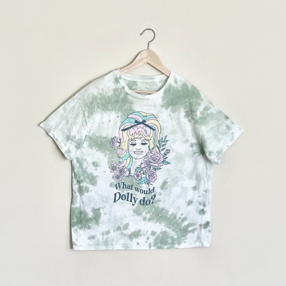 Dolly Parton “What Would Dolly Do?” Graphic Tie Dye T Shirt Women’s size M / L